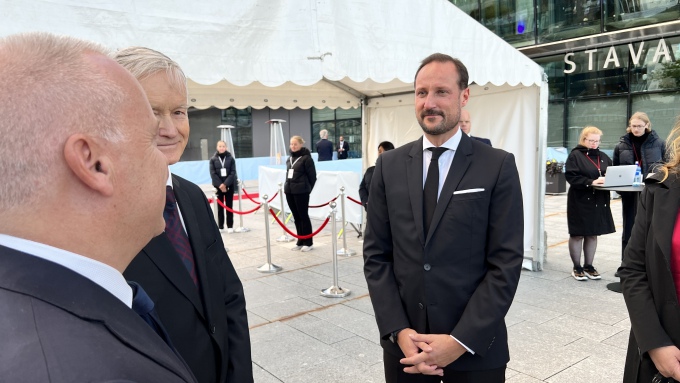 Kronprins Haakon ble tatt imot av konsernsjef og styreleder i Equinor. Foto: John Gunner Skien / Statsforvalteren i Rogaland